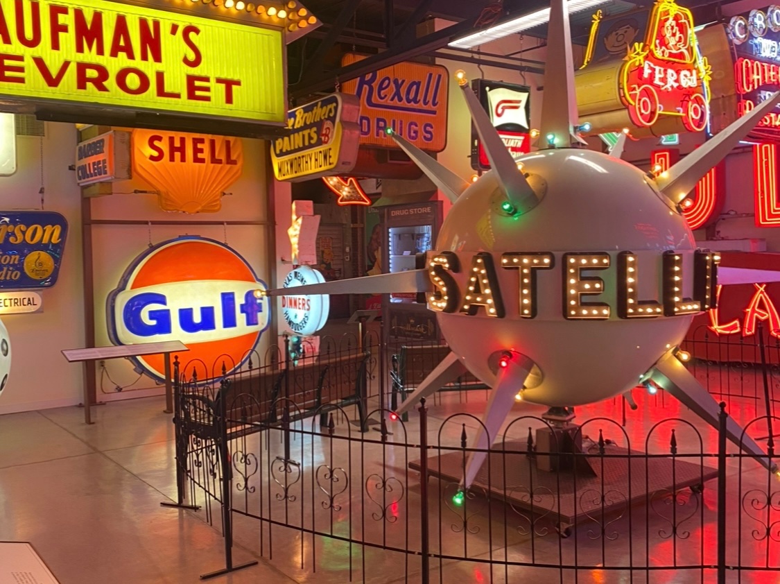 SimulationRot's tweet image. phone vs film