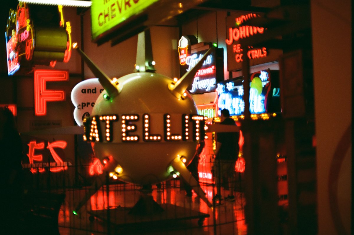 SimulationRot's tweet image. phone vs film