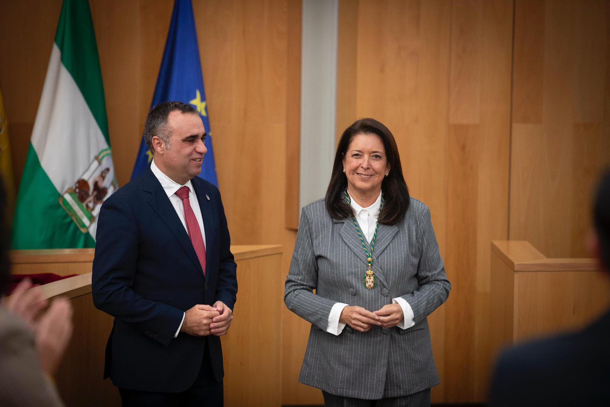 🫱🏻‍🫲🏽Mi enhorabuena a Mari Carmen Reinoso, desde hoy nueva diputada provincial de Igualdad de <a href="/dipgra/">Diputación de Granada</a> 

🗣️Una persona con sólida trayectoria y vocación de servicio público al frente de un área clave

#GranadaLlenaDeVida