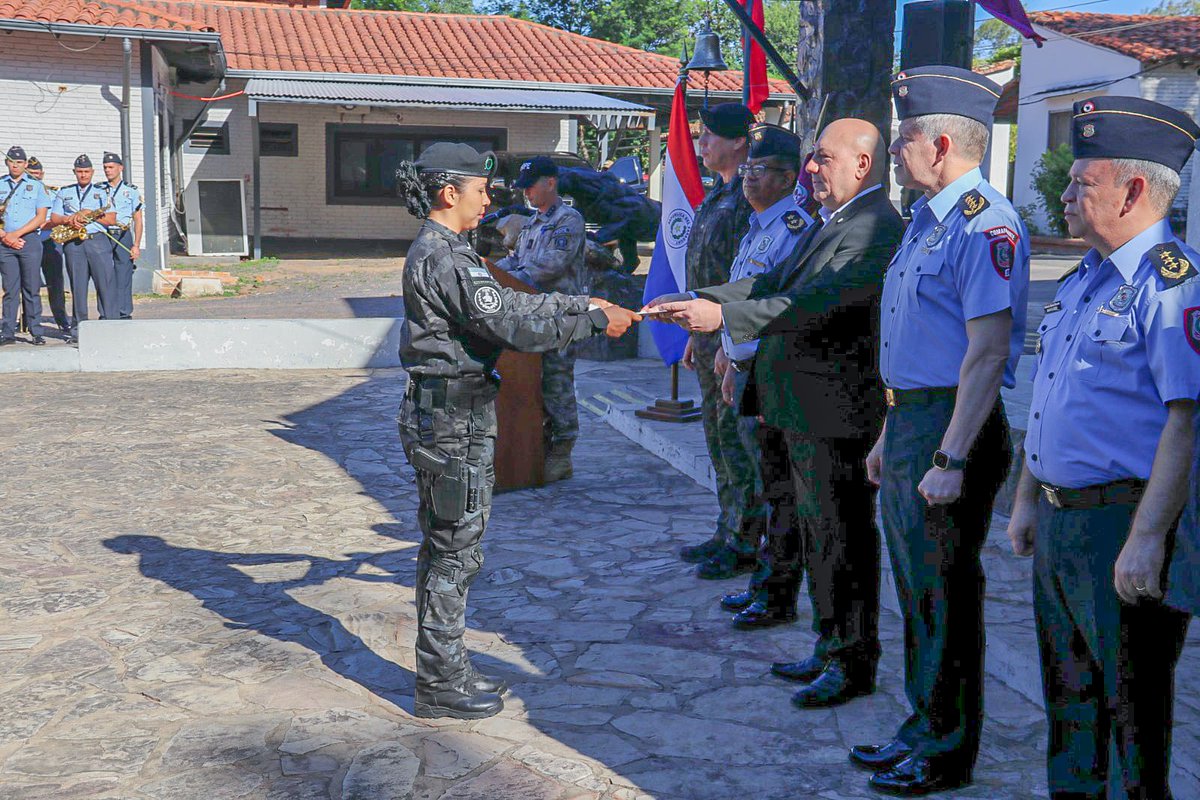 Clausura del II Curso de Intervenciones Urbanas de la FOPE. 

El Viceministro de Seguridad Interna, Óscar Pereira, acompañó el acto de clausura del II Curso de Intervenciones Urbanas de la Agrupación de Operaciones Policiales Especiales (FOPE), junto al Comandante...(1/4)