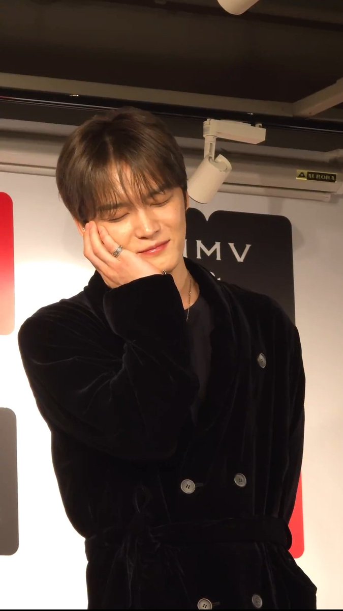 J_j_1269's tweet photo. 今日もジェジュンとお話してきたぁ😳
来年の約束をしてもらっちゃった🫶💚
あと最後に、、かわいっっと言ってもらえた🫢❤️‍🔥
すき～💗

#김재중 #JAEJOONG https://t.co/ycwA5Knb15