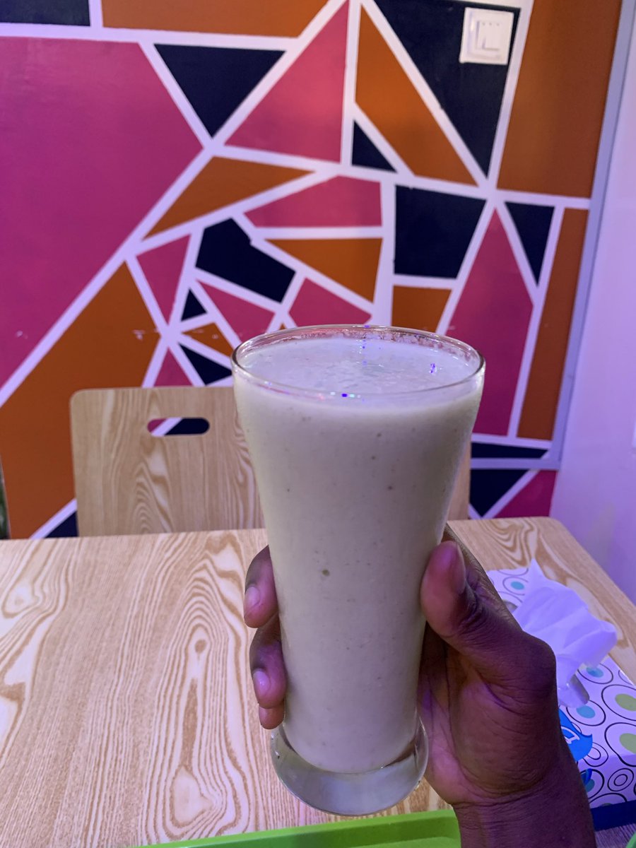 You guys should try this avocado and banana smoothie at home 🥹, or better still buy from taste fusion . I swear it bangs like mad 😫.