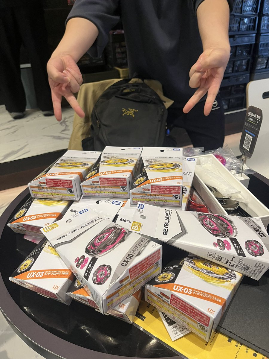 PeanutshellsX's tweet image. 少年。これが大人の財力だ。