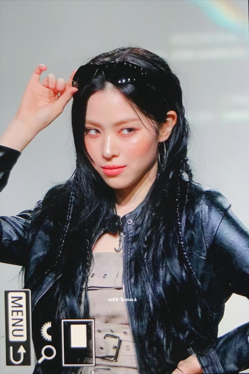 Offbeat_RJ's tweet image. 251121 #ITZY #있지 #RYUJIN #류진 @ITZYofficial