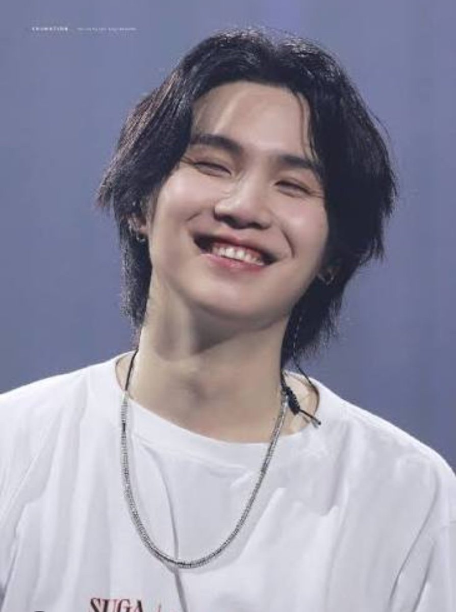 agust__d93__'s tweet photo. Have a lovely day ahead 
Remember,,, you are so important to me,,,   love you ❤️ 
#happyweekend https://t.co/imJOEbDe1O