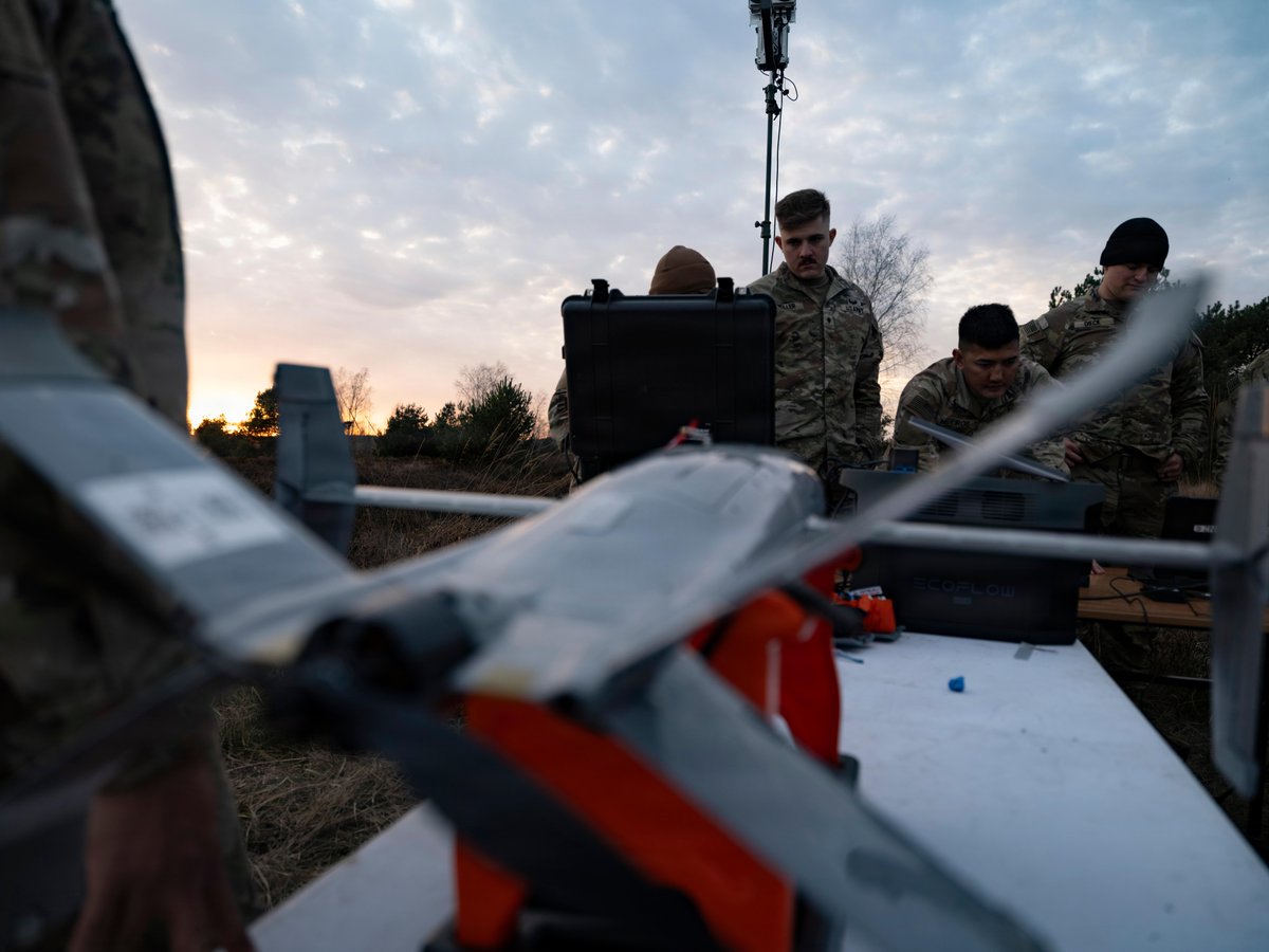 Allies adapting to growing drone threat along @NATO’s eastern flank. Allies like #Poland and #Romania are rapidly procuring and employing battle-tested systems to strengthen the Eastern Flank Deterrence Line.
#EFDL #ThisIsUSAREURAF #SwordOfFreedom @7thATC @Poland_MOD @MApNRomania https://t.co/TQUHRxc5bl