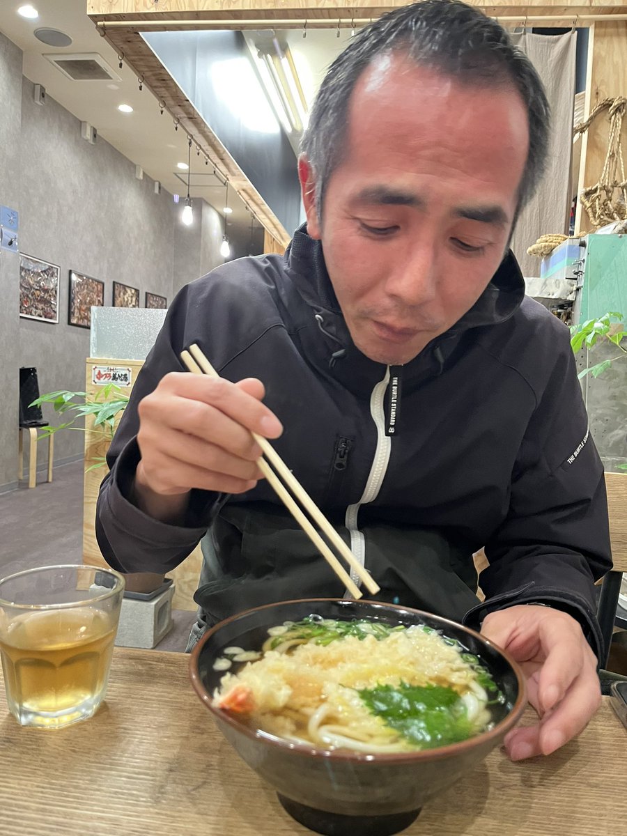 TAOKA69's tweet photo. 元祖うどん屋台 和楽路屋っぷす‼︎ https://t.co/XVqm8AhJvg