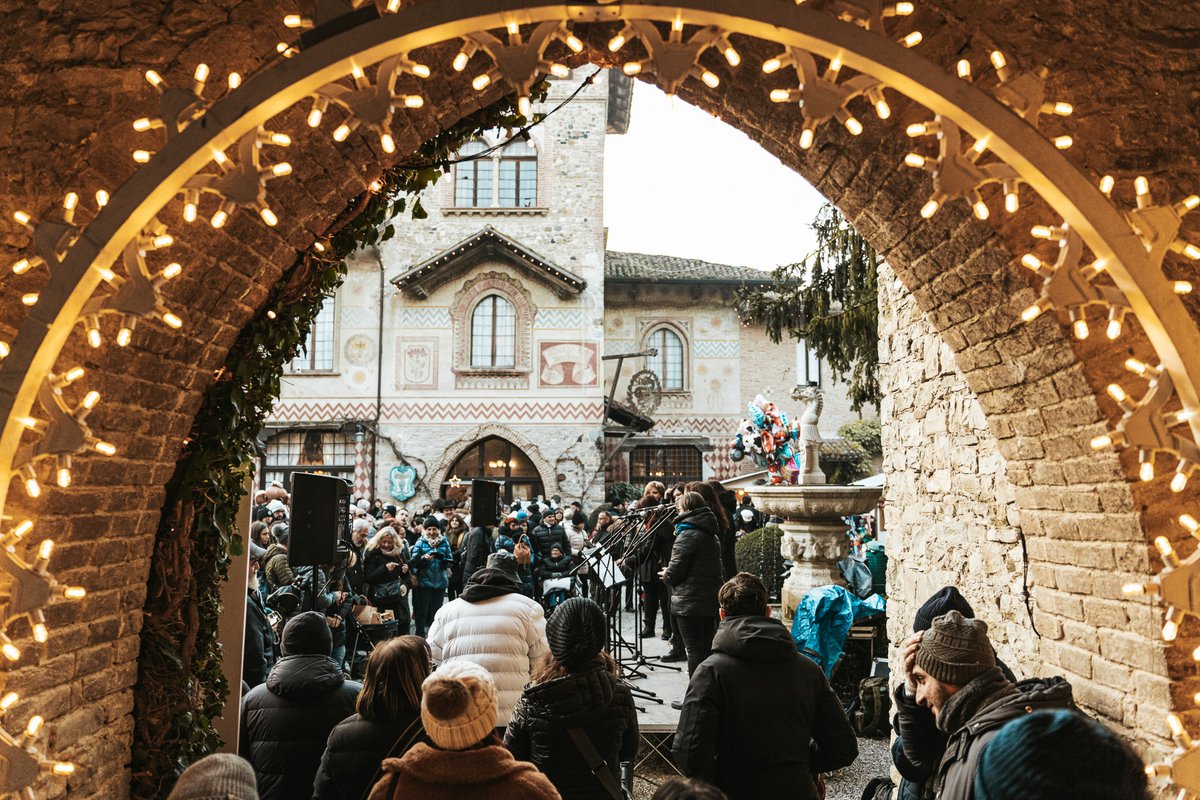 Il Natale di Grazzano Visconti:
tuttomercatinidinatale.it/mercatini-nata…