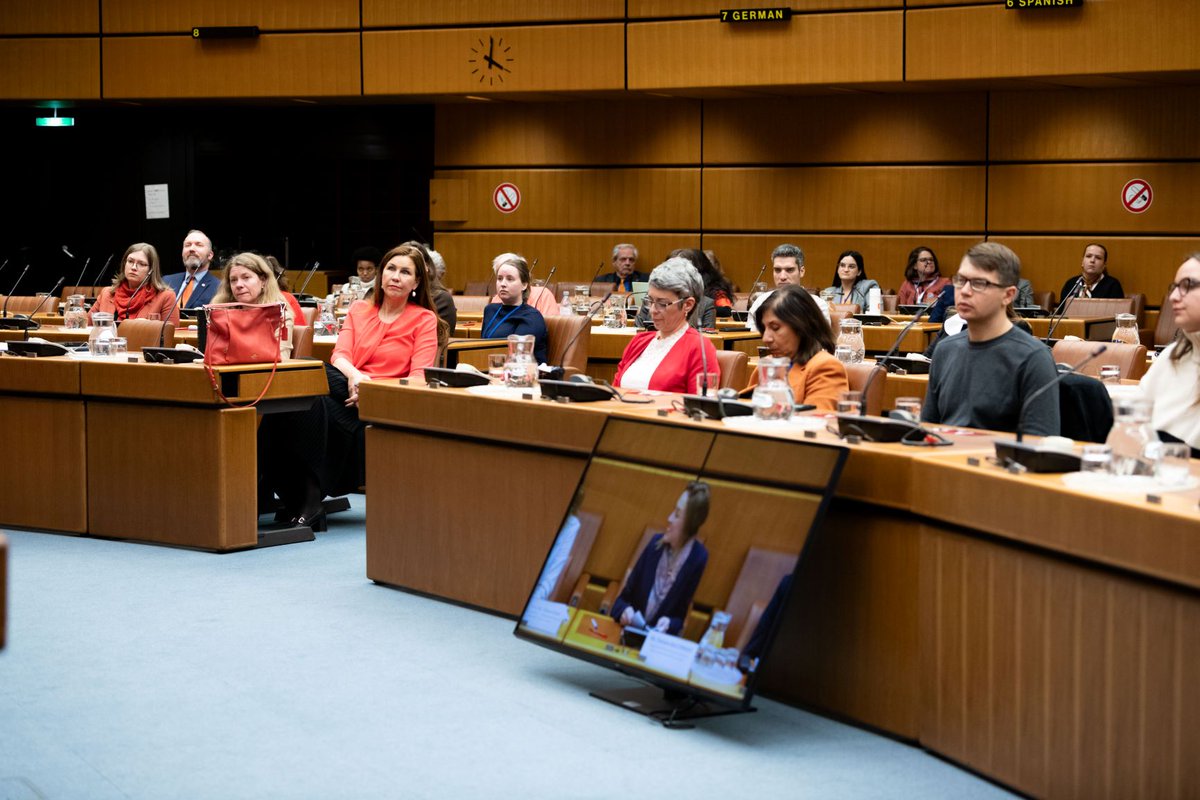 UN_Vienna's tweet photo. 🧡Proud to support #OrangeTheWorld2025 ahead of International Day to End Violence Against Women with partners &amp; missions, raising awareness, inspiring solidarity and driving action. Thank you to everyone involved.  🙏

#NoExcuse #16Days

📸 (run) @MarkusFruehmann https://t.co/PCBbbULtLB