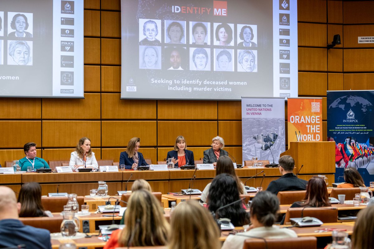 UN_Vienna's tweet photo. 🧡Proud to support #OrangeTheWorld2025 ahead of International Day to End Violence Against Women with partners &amp; missions, raising awareness, inspiring solidarity and driving action. Thank you to everyone involved.  🙏

#NoExcuse #16Days

📸 (run) @MarkusFruehmann https://t.co/PCBbbULtLB