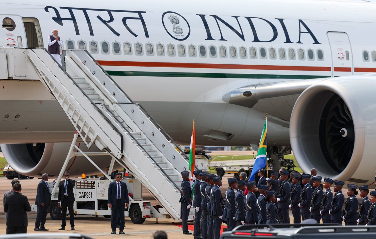 sambad_odisha's tweet image. #ଦକ୍ଷିଣ_ଆଫ୍ରିକାରେ_ମୋଦୀଙ୍କୁ_ଭବ୍ୟ_ସ୍ବାଗତ
- ଜି-୨୦ ଶୀଖର ସମ୍ମିଳନୀରେ ଯୋଗଦେବାକୁ ଜୋହାନ୍ସବର୍ଗରେ ପହଞ୍ଚିଲେ ମୋଦୀ
- ଦକ୍ଷିଣ ଆଫ୍ରିକାରେ ପହଞ୍ଚିବା ପରେ ପ୍ରଧାନମନ୍ତ୍ରୀ ନରେନ୍ଦ୍ର ମୋଦୀଙ୍କୁ ଭବ୍ୟ ସ୍ବାଗତ
- ୩ ଦିନିଆ ଦକ୍ଷିଣ ଆଫ୍ରିକା ଗସ୍ତରେ ଥିବାବେଳେ ଏହା ମୋଦୀଙ୍କର ଦକ୍ଷିଣ ଆଫ୍ରିକାକୁ ଚତୁର୍ଥ ଗସ୍ତ 
#Sambad…