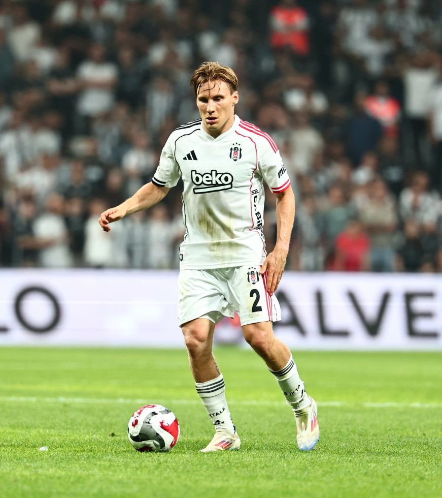 gundembjkcom's tweet image. 💥 Beşiktaş&apos;ın, iki yeni yabancı transfer edebilmek için kadrodaki iki yabancıyla yollarını ayırması gerekiyor.

◼️ Bu isimlerin büyük ihtimalle Rafa Silva ve Svensson olacağı öğrenildi. (Skorer)