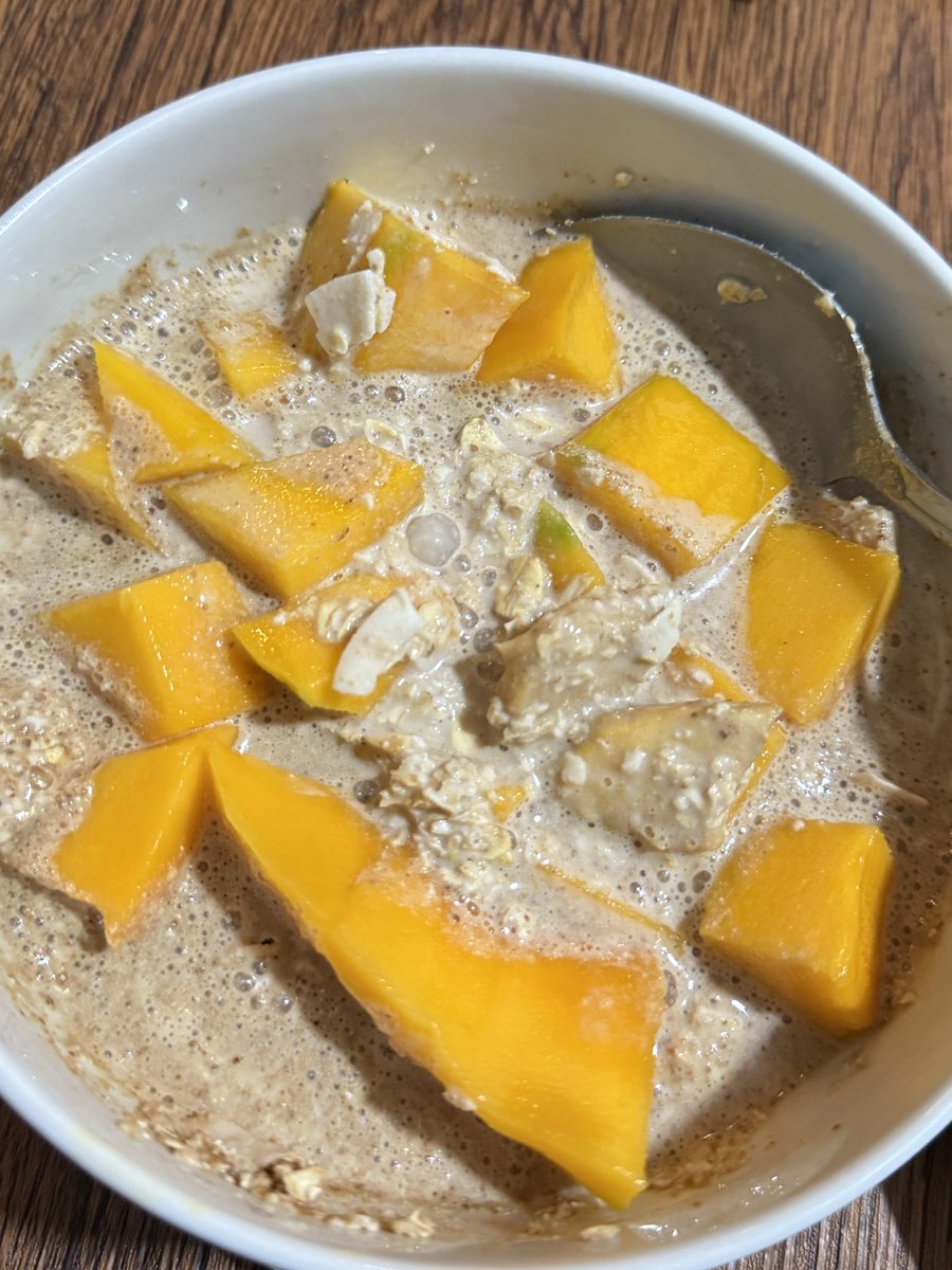 tidaksemampai's tweet image. treatment gapernaah, palingan rendem muka aja di air es tiap pagi.

kl skincarenya:
fw - fresh soy face cleanser
toner - anua heartleaf 77% soothing toner
ampoule - anua heartleaf 80% soothing ampoule
moist - make p:rem relief watery cream
ss - labore physical sunscreen

tp…