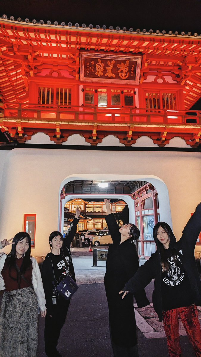 hinoalice's tweet photo. 最後は武雄温泉♨️
今のメンバー連れてくるのは初めてだったみたいで。
新しい思い出が重なっていくね。
またみんなで来よう🤗

昔から変わらないこの雰囲気。
温泉最高でした〜！佐賀らぶ☺️ https://t.co/bSUPPq7TbZ