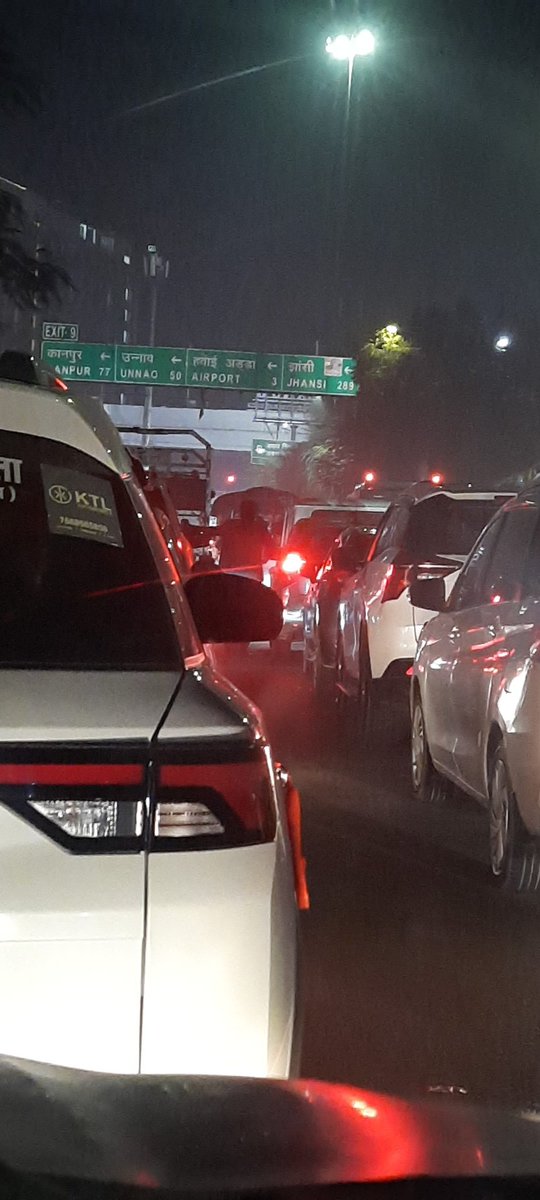 ramsagar0026's tweet photo. @lkopolice @Uppolice @uptrafficpolice @112UttarPradesh @lucknowtraffic महोदय 30मिनट से ज्यादा हो गया है और अभी भी मार्ग बंद है https://t.co/0VDy1P5eUF