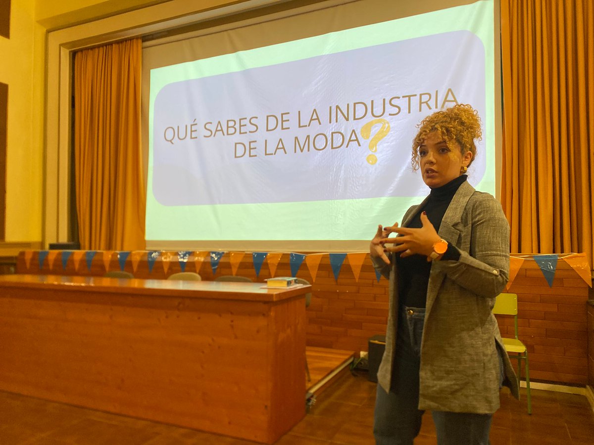 CaritasAlbacete's tweet image. Llevamos nuestro proyecto #Modare al Colegio Escolapios para hablar de qué pasa con la ropa que ya no usamos… y de todo lo que puede llegar a transformar.
Gracias por abrirnos las puertas y por sumaros a una moda que cuida de las personas y del planeta.