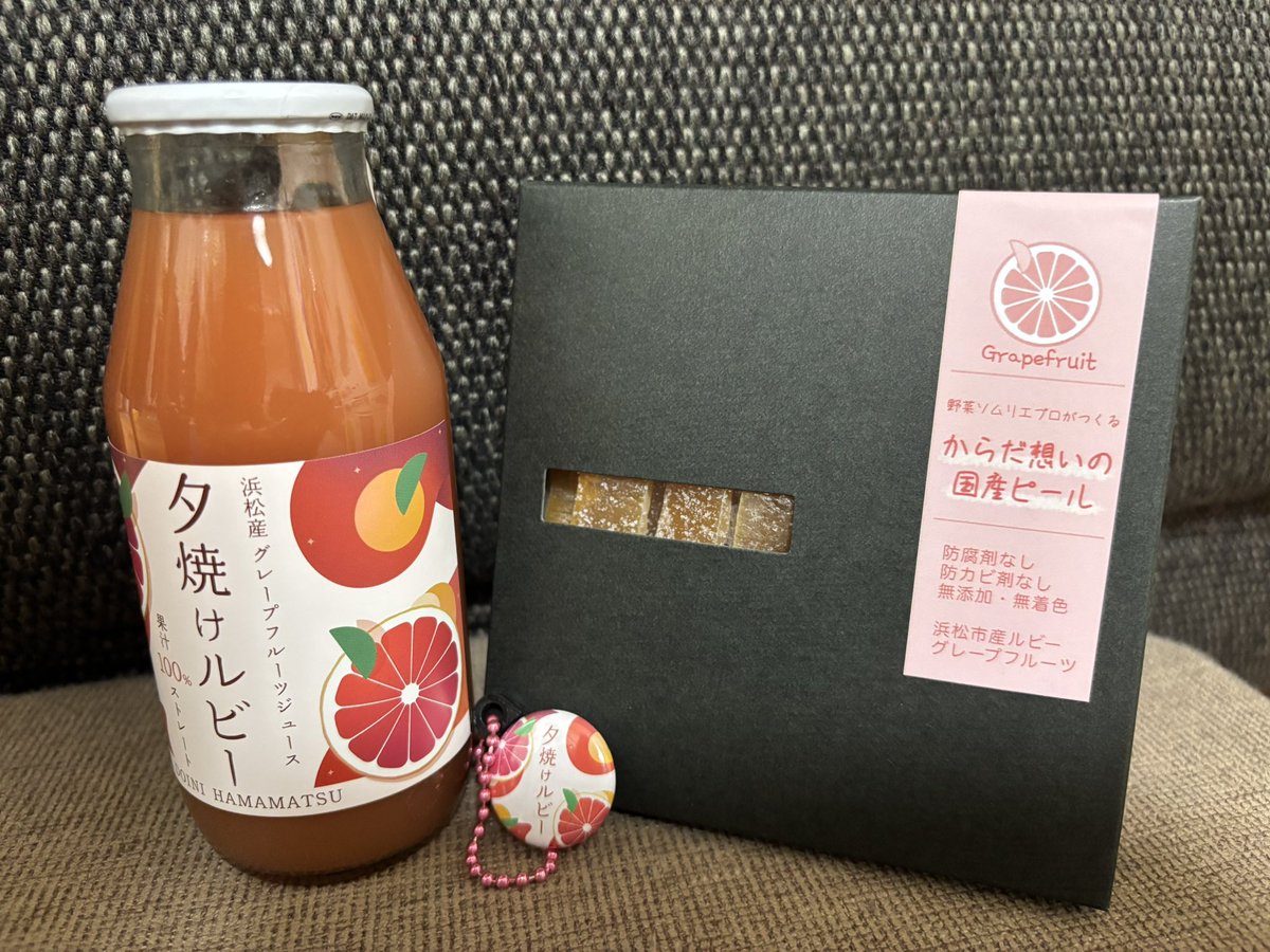 ayuko_sk's tweet photo. ずっと気になっていたグレープフルーツピールを、やっとお迎えできました😆🙌🏻
残念ながらイベントdayには行けませんでしたが、今日ご縁あって浜松にお邪魔したので🚗
どうやっていただくか、楽しみに考えています♪紅茶と一緒に🫖良いですね✨ https://t.co/HpLNXzP55b