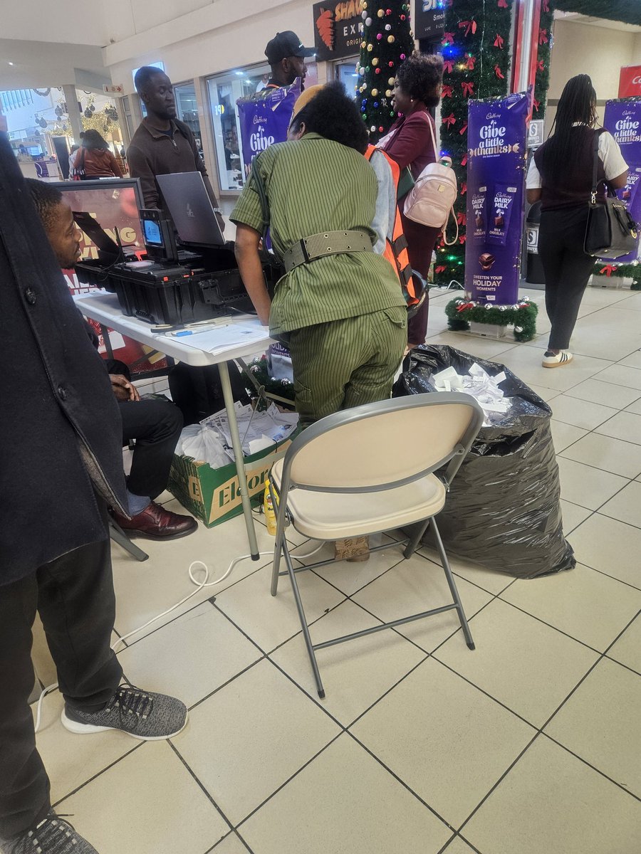 MomentWithT's tweet photo. My vote made a difference in 21, and I am sure it will do the same next year.
There is no excuse not to vote next year.
Get your replacement or new voters card at shoprite with ease.
Zambians future is in your hand.
Kudos https://t.co/bkuAUILSp0 replacement is less than 5 mins https://t.co/h8GF6iyIeN