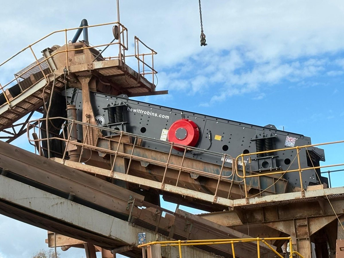 HewittRobinsLtd's tweet image. We’ve recently completed the supply and installation of a replacement double-deck screen for one of the Midlands’ leading sand and gravel sites.

Read more: ow.ly/j5AN50XvKek

#HewittRobins #ScreeningSolutions #Aggregates #SandAndGravel #Quarrying #MiningEquipment