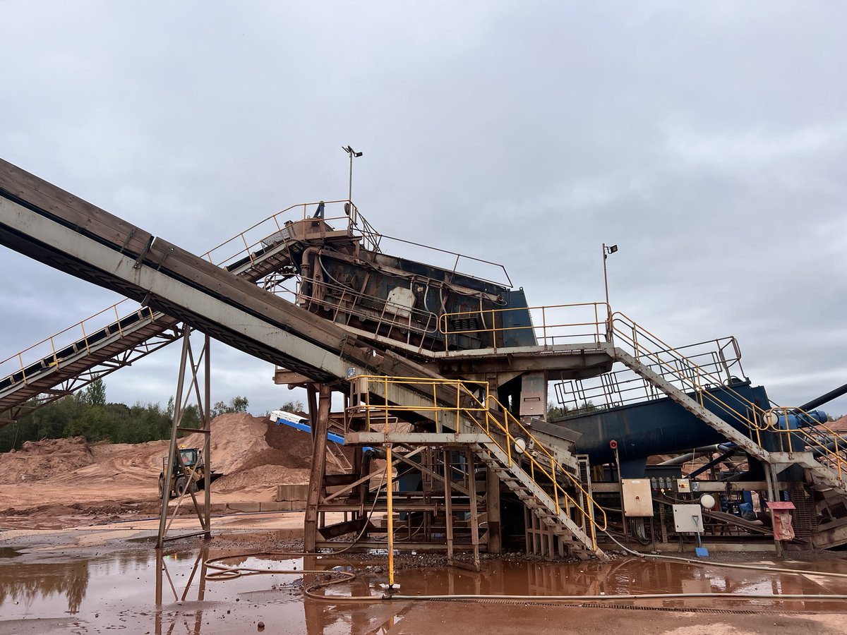 HewittRobinsLtd's tweet image. We’ve recently completed the supply and installation of a replacement double-deck screen for one of the Midlands’ leading sand and gravel sites.

Read more: ow.ly/j5AN50XvKek

#HewittRobins #ScreeningSolutions #Aggregates #SandAndGravel #Quarrying #MiningEquipment