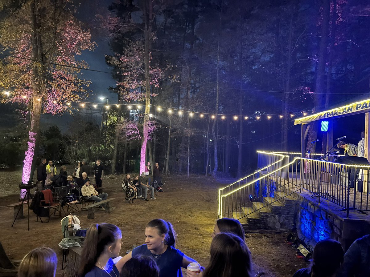 CSDCrier's tweet image. Thursday, November 20th was a moment in CSD history with “Spartans Under the Stars”, the first ever performance held at Spartan Park Stage! Held on the porch of the 200 year old cabin in Spartan Park, this showcase included 14 different acts. 

🌟 🌙 🎙️ 

#nced #performingarts