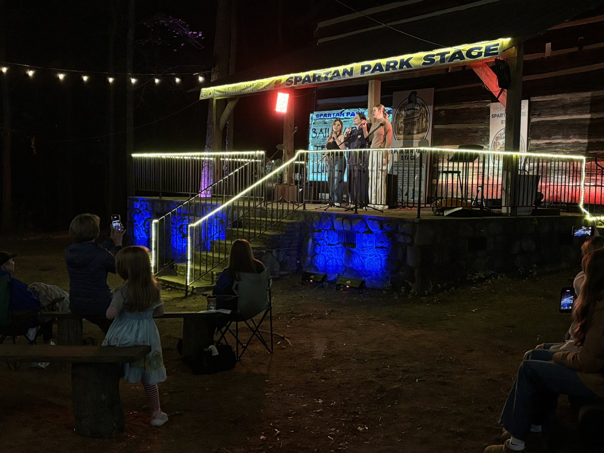 CSDCrier's tweet image. Thursday, November 20th was a moment in CSD history with “Spartans Under the Stars”, the first ever performance held at Spartan Park Stage! Held on the porch of the 200 year old cabin in Spartan Park, this showcase included 14 different acts. 

🌟 🌙 🎙️ 

#nced #performingarts
