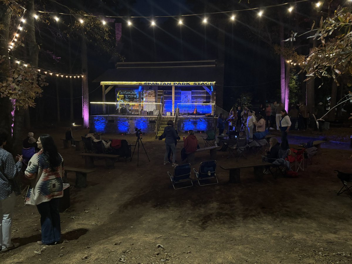 CSDCrier's tweet image. Thursday, November 20th was a moment in CSD history with “Spartans Under the Stars”, the first ever performance held at Spartan Park Stage! Held on the porch of the 200 year old cabin in Spartan Park, this showcase included 14 different acts. 

🌟 🌙 🎙️ 

#nced #performingarts