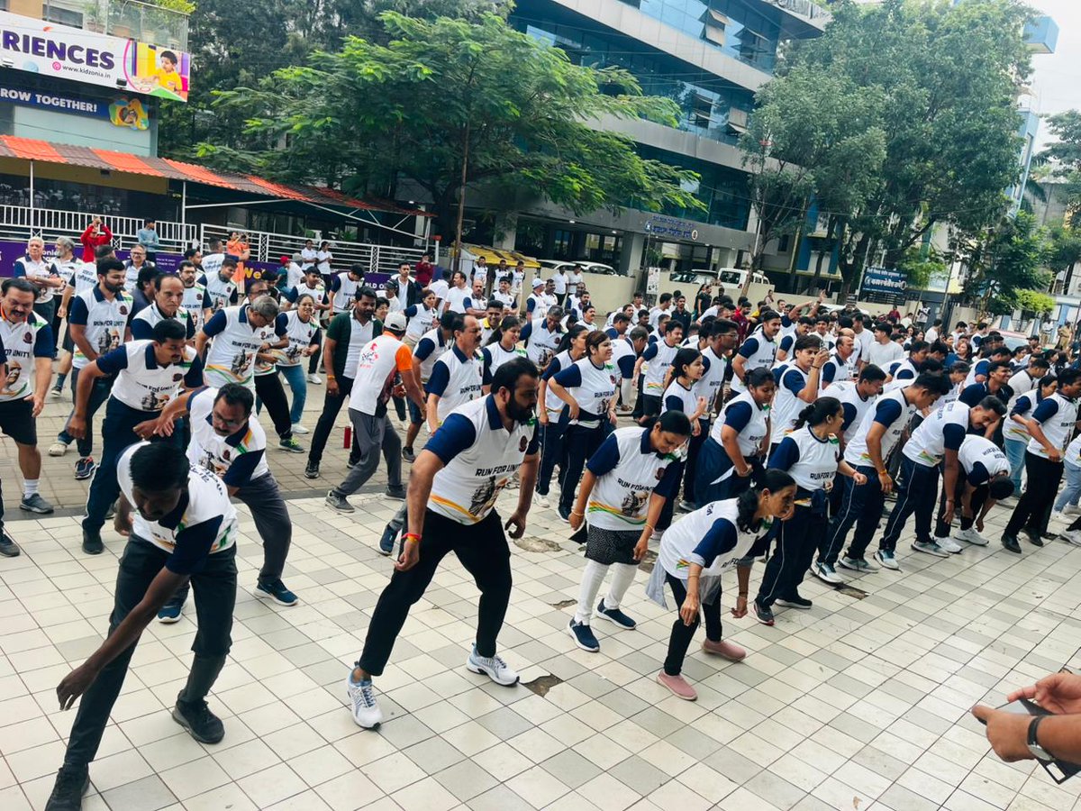 Suryadatta_Pune's tweet image. Suryadatta proudly took part in the Unity Run for Police on National Unity Day! 🇮🇳
Students showcased India’s vibrant cultures in traditional attire, spreading the message of Unity in Diversity.
A perfect blend of fitness, enthusiasm &amp;amp; national pride! ✨
#UnityRun #Suryadatta
