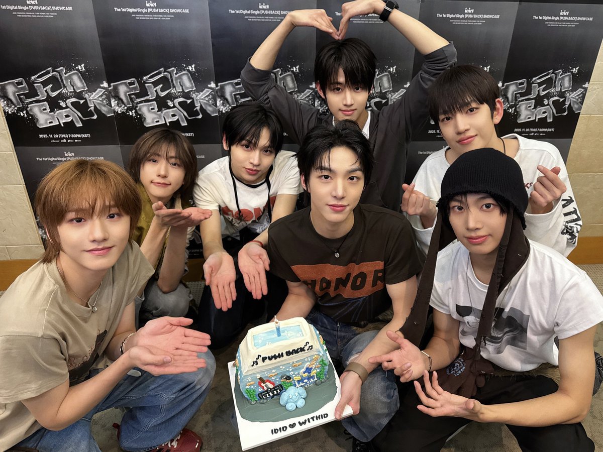 revistakoreain's tweet image. #IDID revela que nome escolhido para o fandom é #WITHID.

A escolha trás a combinação das palavras “With + idid”, que significa “Um companheiro que está junto com IDID, que caminha ao lado de IDID em seu caminho”.

cr: Soompi