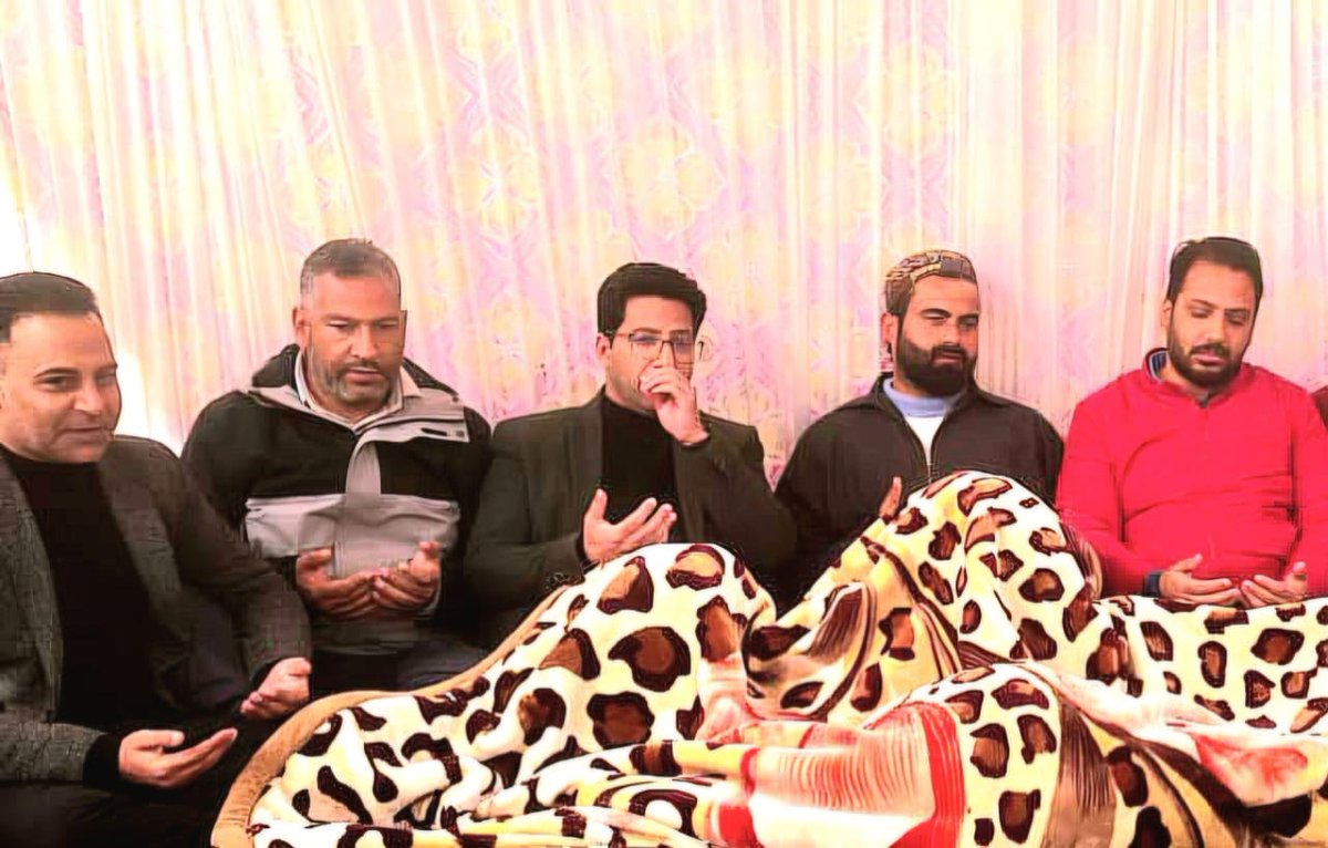 YNCJK's tweet image. Condolence,
(Team JKYNC Kashmir Province) MLA Devsar @PeerzadaFaroz and
Provincial Vice President JKYNC Advocate @salmanmattoo , Vice President Adv @APMusharraf, Provincial Secretary @sheikhovaise , Provincial Member @sirfangull, Additional Spokesperson @Abrarhamid_1, along with…