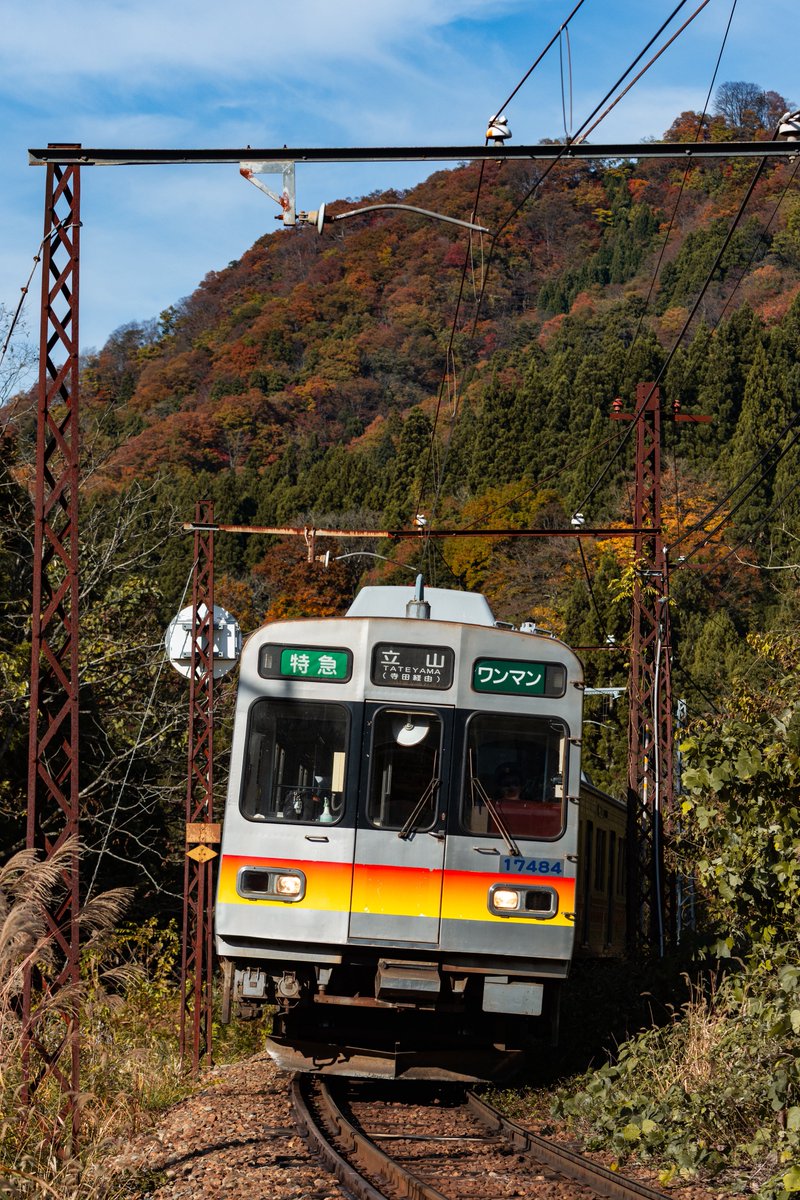 _fever_time's tweet photo. 2025.11.16
富山地方鉄道17480形17483F

通勤車の特急は、秋も深まる立山へ。 https://t.co/ANzrqa1VGl