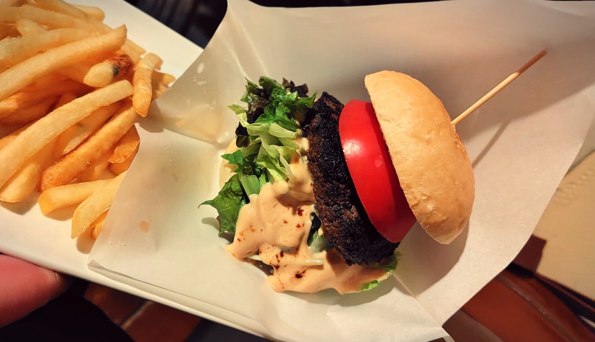 Gr_Key's tweet image. ロコモコにハンバーガーでアメリカンな夜🗽🍔
うまし。