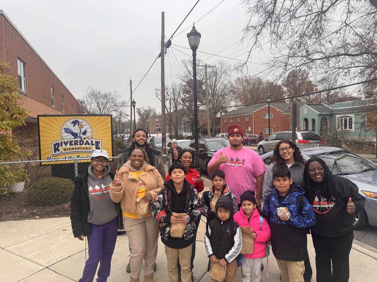 PGCPS_RES's tweet image. Mentoring through Athletics came out to give breakfast to our students today. @pgcps #