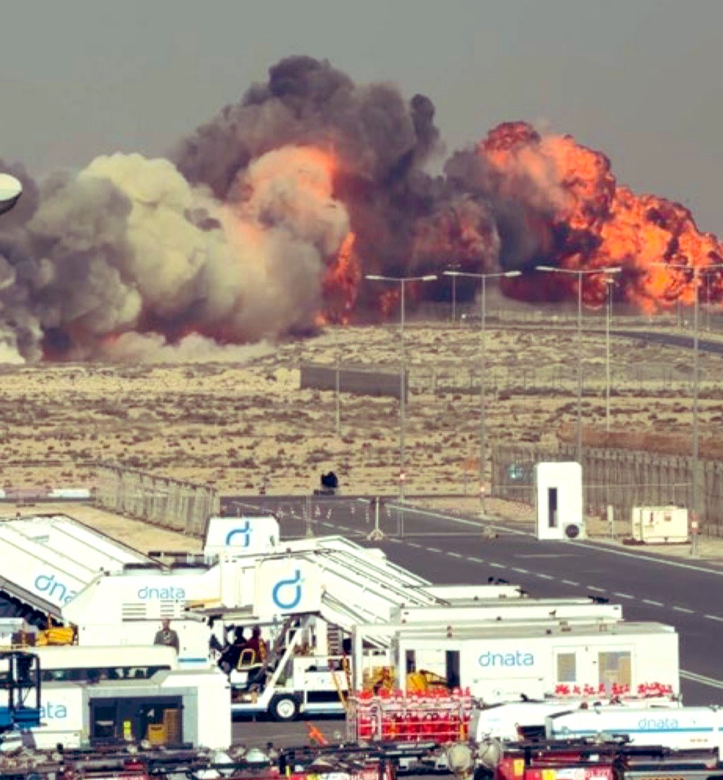 दुबई Air Show में दुःख़द हादसा हो गया हैं !

पायलट के मारे जाने की भी खबर हैं , ईश्वर उनकी आत्मा को शांति प्रदान करें !

मेरे पास भी इस Air Show का Paas था , लेकिन या तबियत ठीक न होने की वजह नहीं गया था।