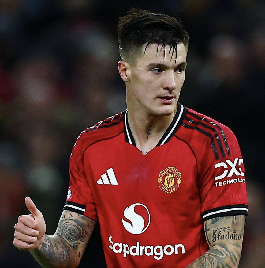 🚨🎙️ | Ruben Amorim on Benjamin Sesko:

"He's going to stay a few weeks out, I don't know how long. But it's NOT that serious. 

“We have to be CAREFUL with him. He is going to recover and he is feeling better.”