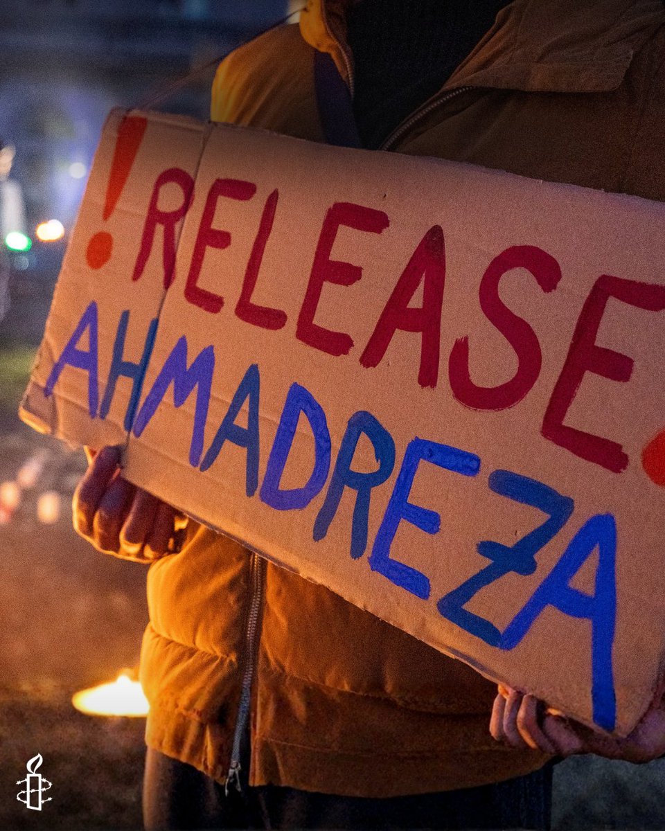 Nous avons remis 63 793 signatures ✍️à l’ambassadrice de Suède 🇸🇪 pour rappeler que la libération d’#AhmadrezaDjalali doit rester une priorité.

Exigeons la libération d’Ahmadreza, condamné à mort après un procès inique 📣<a href="/IRANinBELGIQUE/">Iran Embassy 🇧🇪 🇮🇷</a> amnesty.be/veux-agir/agir…

#BringDjalaliHome
