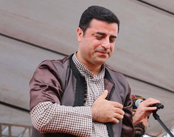 "Ben sizin yalan ve hilelerinizle baş edemedim, bu bana dert oldu. Ama ben de sizin önünüzde diz çökmedim, bu da size dert olsun." 🕊️