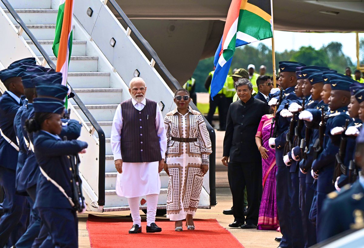 His Excellency Prime Minister Shri Narendra Modi has arrived in the country where wonderful things are currently happening

 🇿🇦 🇮🇳 
#G20Summit