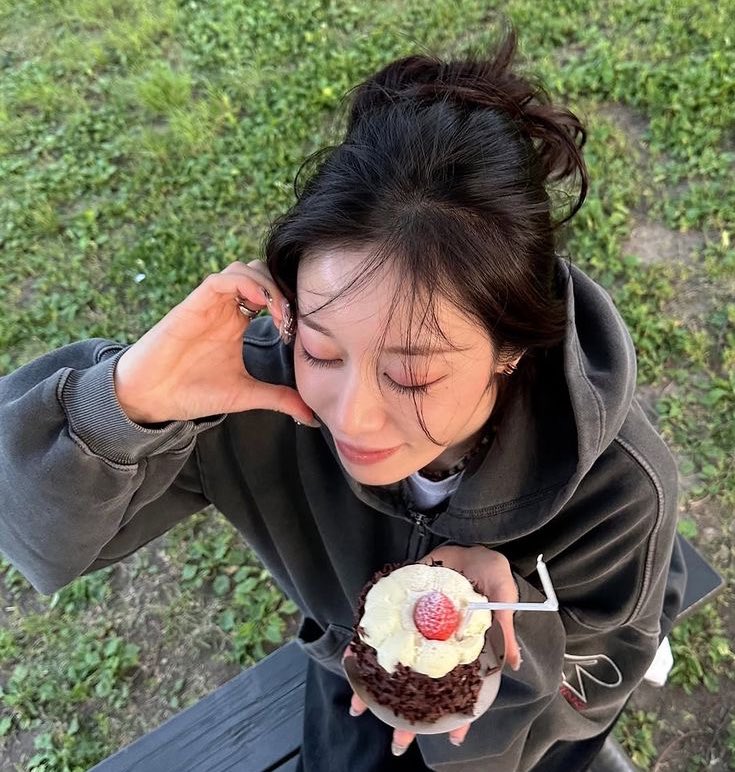 imblumora's tweet image. OMG SIO UPDATE!!