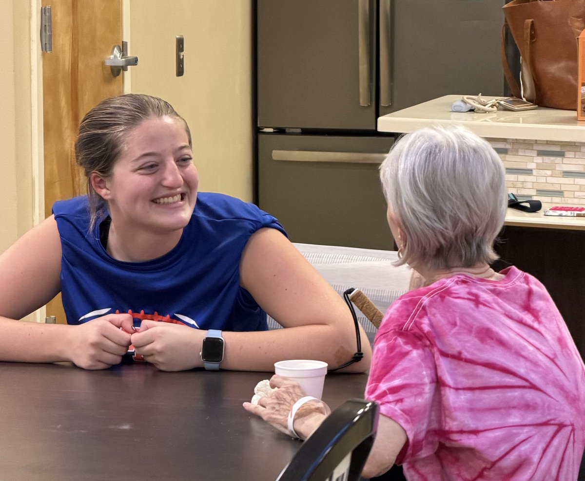 VHHS Literacy Club tweet media