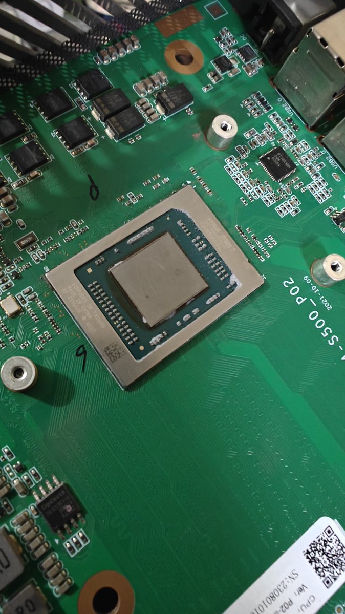 mediocreDevops's tweet image. My nvme from my nodes killed itself 😿