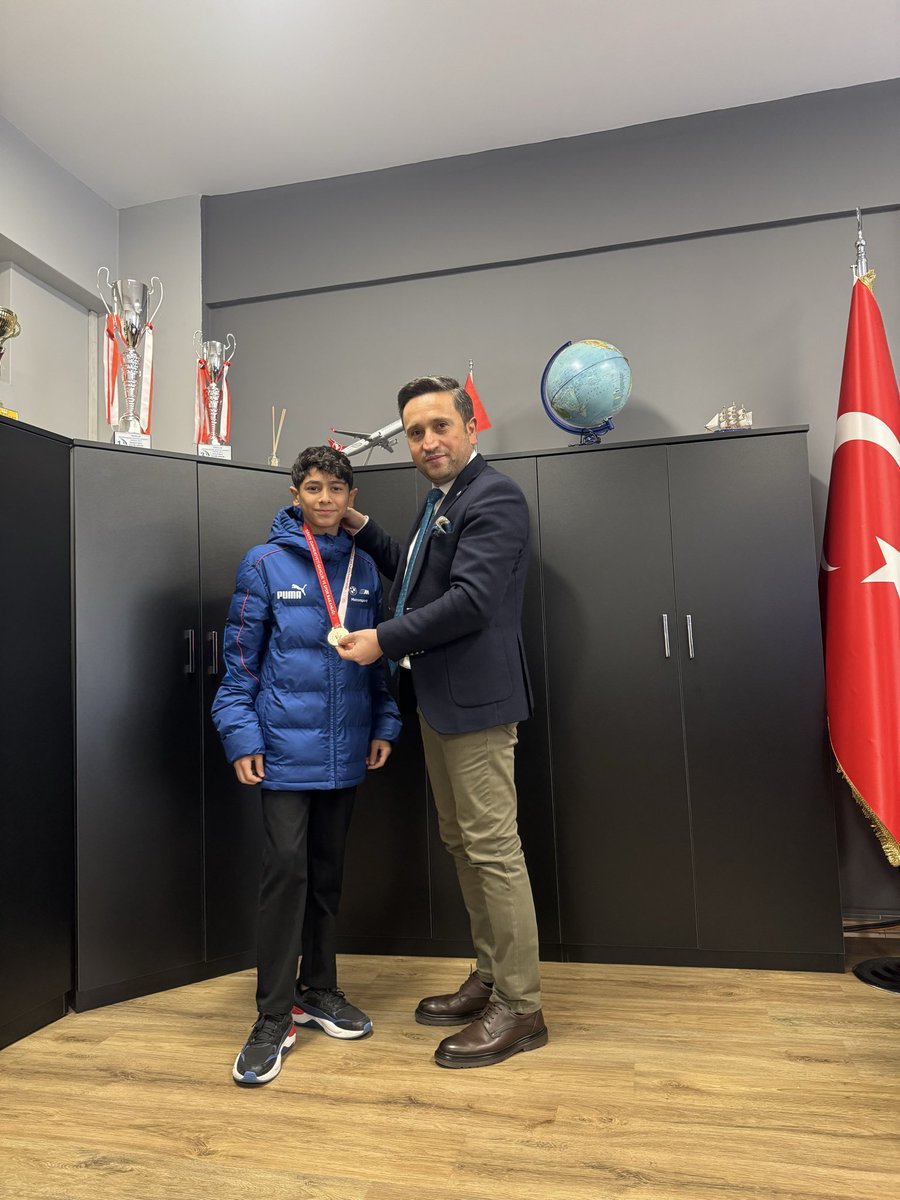 Türkiye Kickboks Şampiyonası’nda iki öğrencimiz de Türkiye 1.’si oldu!
🥇 Umut Kozgeçen
🥇 Erdem Şener

Piri Reis ailesi olarak gururluyuz. 🇹🇷👏
<a href="/bahcelievlermem/">Bahçelievler İlçe Millî Eğitim Müdürlüğü</a> <a href="/muradserif/">Murat Karabulut</a> <a href="/durmuscelikten/">Durmuş ÇELİKTEN</a>