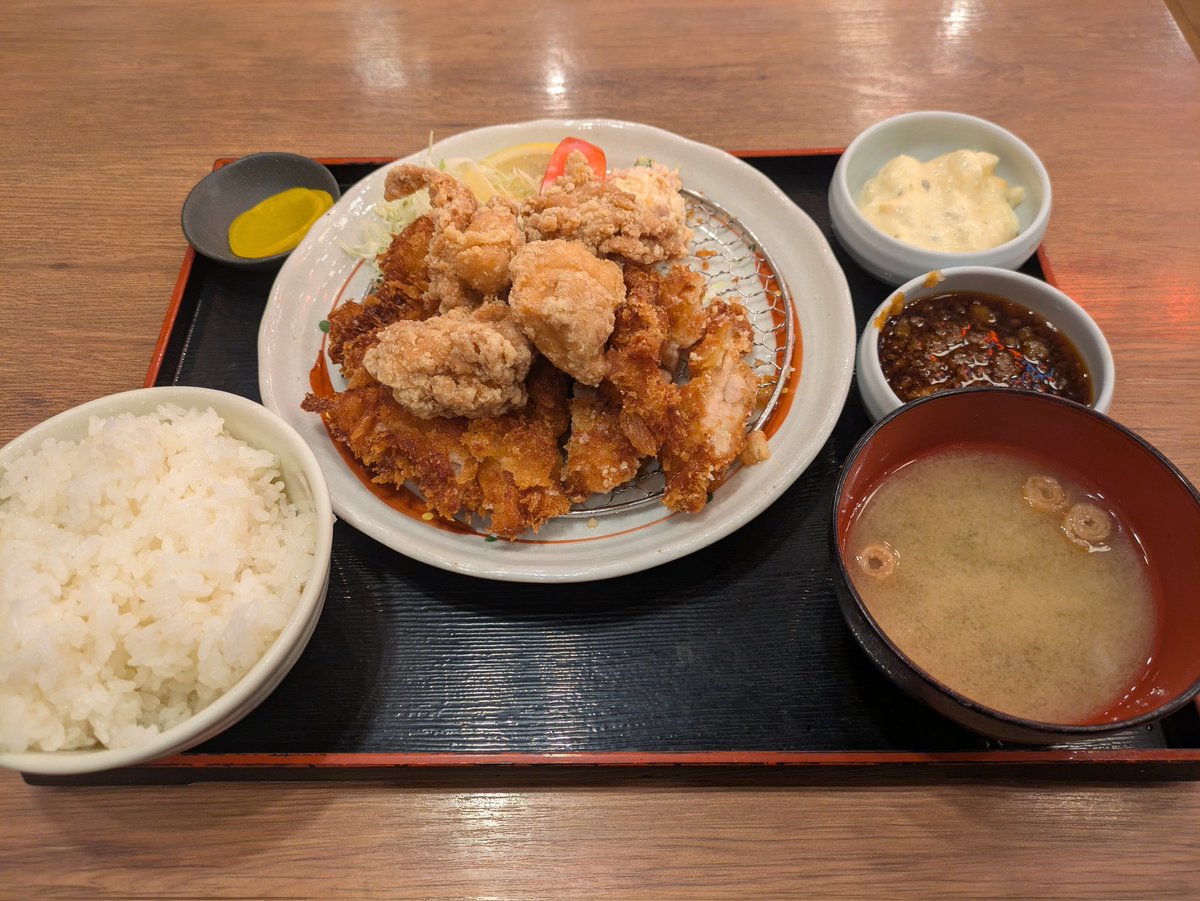 wwts3696's tweet photo. チキンカツとからあげ https://t.co/l5oN2oN6D8