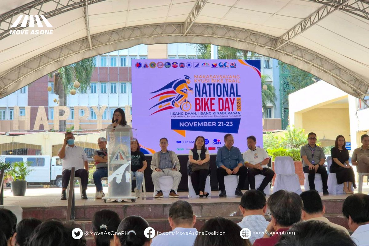 MoveAsOnePH's tweet image. Today marks the start of Quezon City’s National Bike Day activities! 🚴‍♀️💛

Move As One delivered a message of support, highlighting the crucial role LGUs play in building safer, more inclusive streets and championing active mobility.

Cheers to QC for taking the lead!