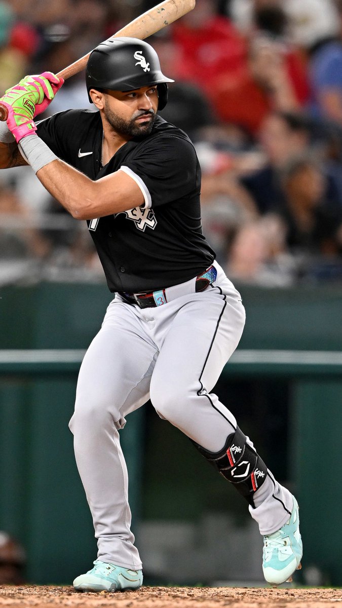 AdrianWhiteSox's tweet image. #MLB non-tender deadline is at 8 p.m. ET / 7 p.m. CT today

Projected Arbitration Salaries for 2026 via @mlbtraderumors

#WhiteSox have two players awaiting a decision:
OF Mike Tauchman – $3.4M
OF Derek Hill – $1M