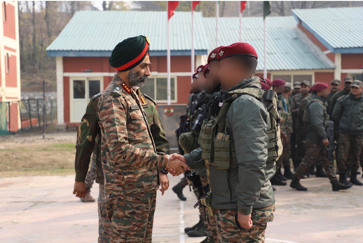 DefenceSahil's tweet image. and winter preparedness. Strong message of vigilance and readiness across the northern frontier. #IndianArmy #NorthernCommand #ChinarCorps #SaptaShaktiCommand #OperationalReadiness