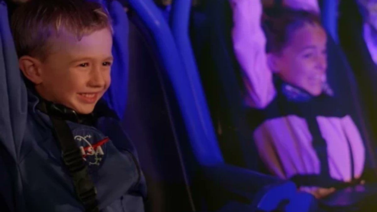 Blooloop's tweet image. Galacticoaster indoor coaster experience revealed for @LEGOLANDFlorida and @LEGOLAND_CA  tinyurl.com/mry6v6wt