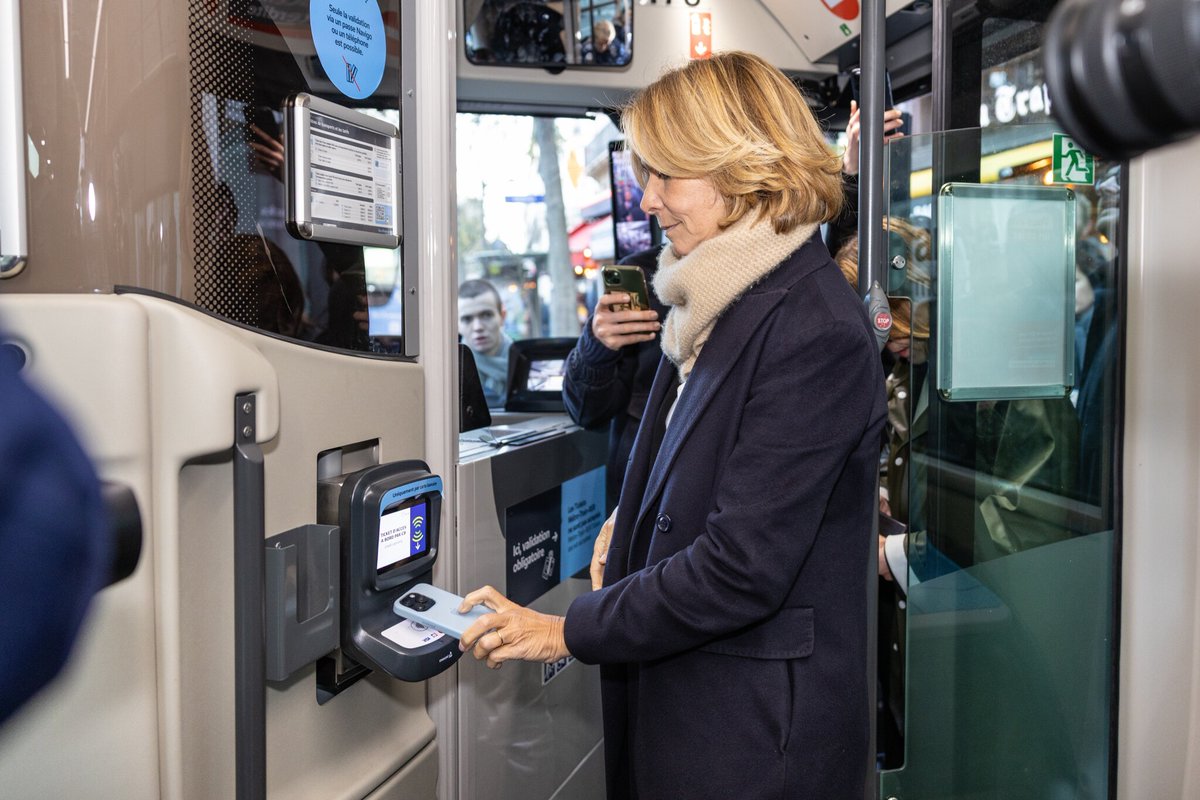 transportsidf's tweet image. « Ça change tout ! » : vous pourrez bientôt payer votre ticket de bus avec une carte bleue à Paris et en proche banlieue
➡️ l.leparisien.fr/AfZR