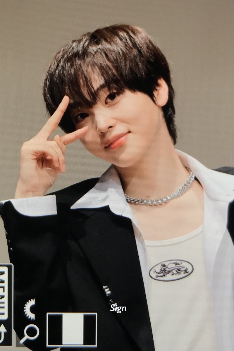 251121 #CRAVITY #형준 #크래비티 #HYEONGJUN

😉✌🏻