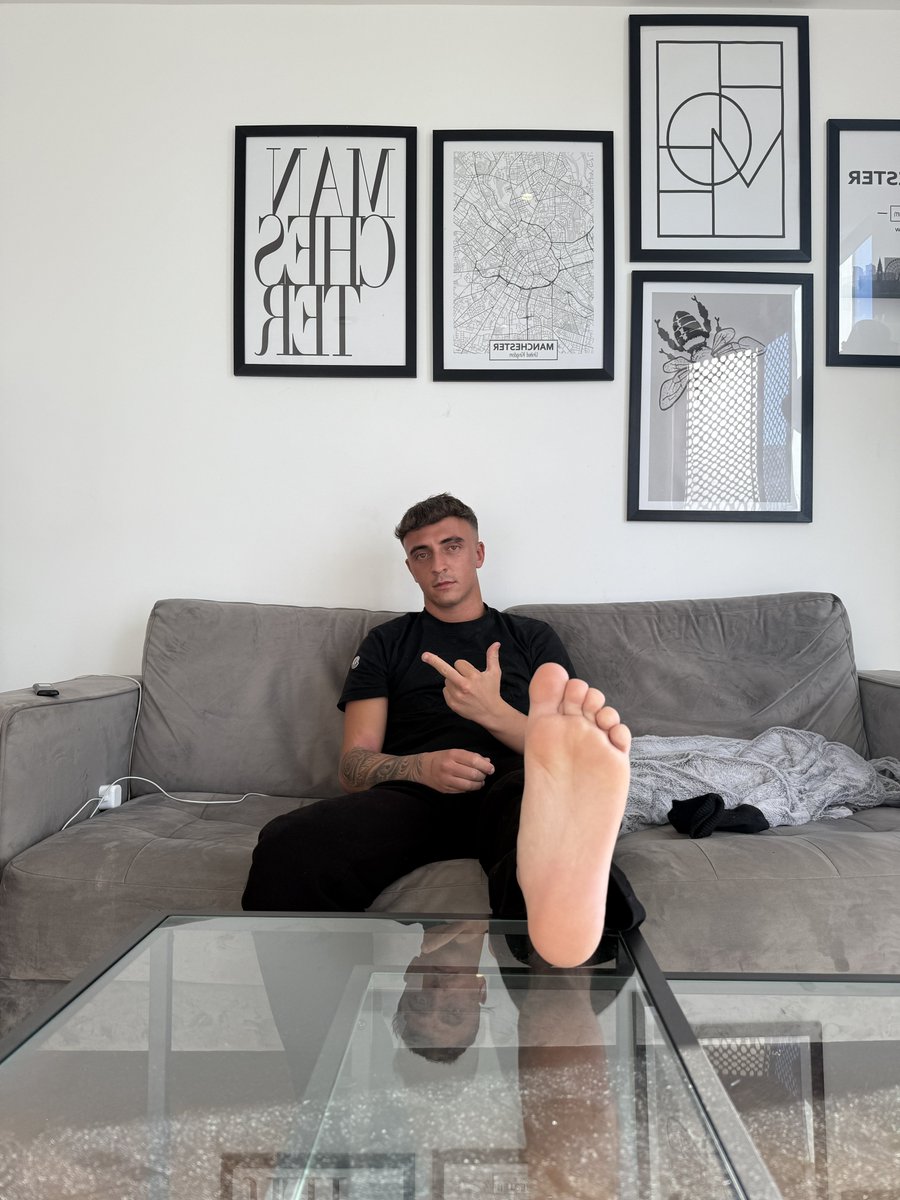 🔥 Hot FINDOM RT GAME ALERT 🔥  
Another new slave will be paying for this  game let’s pound him 😈 💸  
Rules:  
💰£1 per repost    
💰 £1 per comment 
(MAX 2comments)  
💰£1 per like 
Time limit 5 mins 
Drain hard😈🍆
#findom